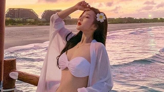 MMlive Hot girl 9x Trần Linh Hương cực quyến rũ 1 MMlive chia sẻ thông tin về Trần Linh Hương