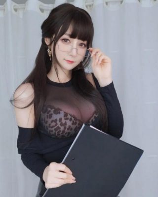 MMlive - Streamer Silver khoe đồng phục công sở bỏng mắt 7 MMlive - Khuôn mặt Silver ngây thơ trong bộ trang phục công sở đen