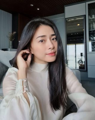 MMLive - Mê Mẩn Trước Vẻ đẹp Quyến Rũ Quên Tuổi Của "Đả nữ" Ngô Thanh Vân 7 Bình thường, Ngô Thanh Vân rất trung thành với phong cách năng động, thanh lịch với vest hoặc những trang phục đơn giản, hiện đại.