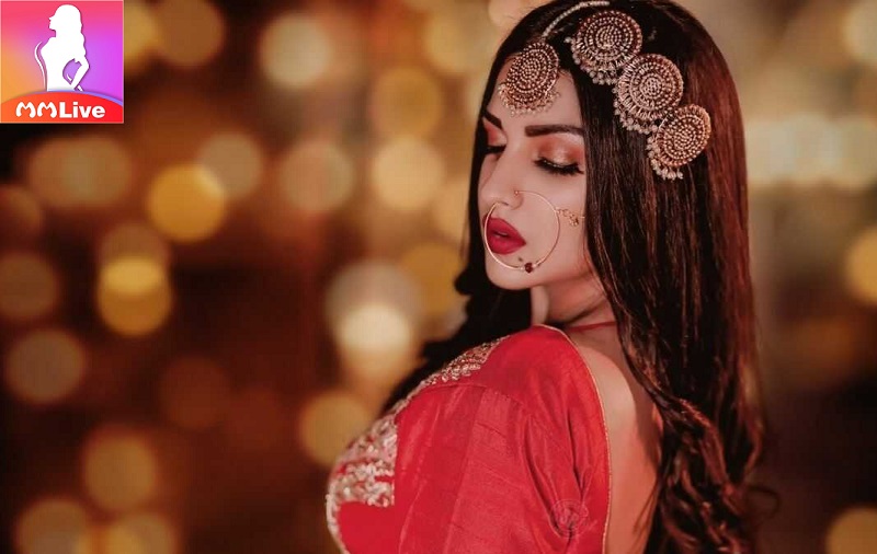 Top 5 nữ diễn viên Punjabi nóng bỏng nhất năm trên MMLive 1 Punjabi Himanshi Khurana